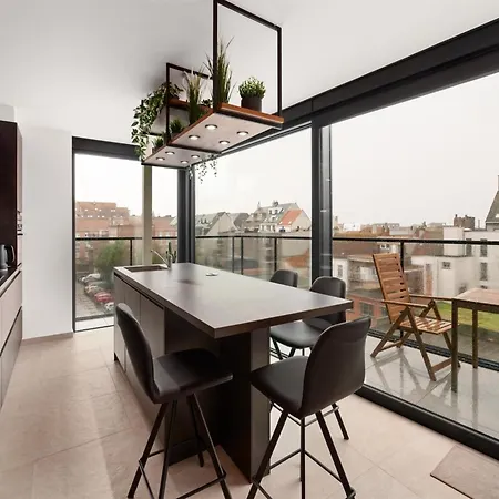 In Near The アパート *